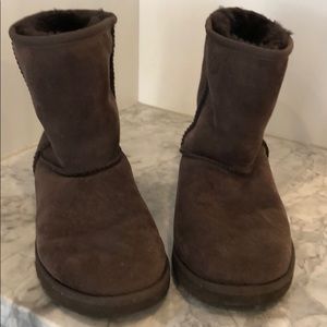 UGG classic short II women’s size 5